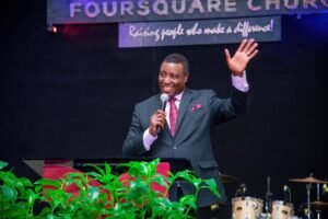 Gitwaza yatangaje ko adakangwa n’abamusebya kuri YouTube