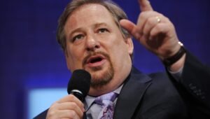 Pst. Rick Warren yibukije abanyarwanda kurushaho gukunda igihugu