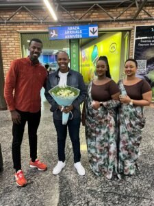 Pastor Lopez yageze mu Rwanda aho azitabira ibitaramo bitandukanye birimo na “Made in Heaven”