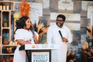 Pasiteri Kingsley n’umufasha we Mildred bo muri Nigeria bahembuye abitabiriye igitaramo babwirijemo i Kigali