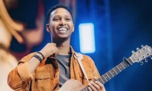 Israel Mbonyi yasohoye indirimbo ‘Nimezikumbuka’ yo mu giswahili