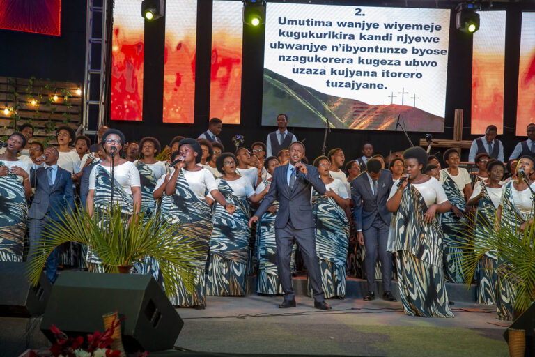 Korali Amahoro ya ADEPR Remera yateguje impano ya Pasika