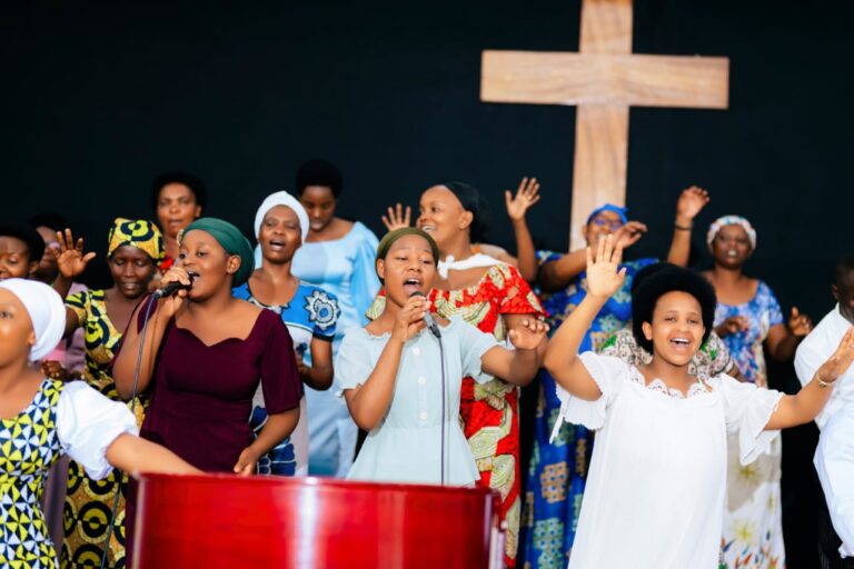 Korali Elayono y’i Kanombe yatanze umusogongero wa album yise “Ku Musaraba”