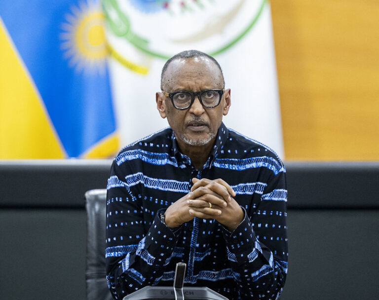 Perezida Kagame yifashishije inkuru ye yo mu bwana asobanura kwicuza nyako