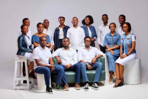 Deliverance Singers na The Way of Hope Choir bahuje imbaraga mu ndirimbo nshya bise “Uwo ni nde?”