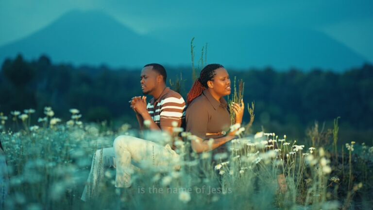Impaneza Heritier na N. Louise bahuje imbaraga mu ndirimbo nshya “Ni Yesu”