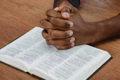 Impamvu 15 zishobora gutuma amasengesho yawe adasubizwa ako kanya, nk’uko Bibiliya ibyigisha