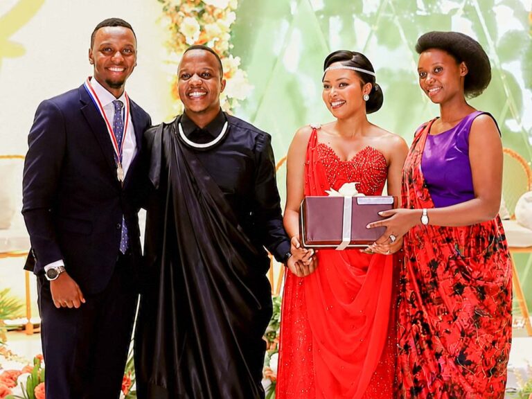 Mu bukwe bwe, Merci Pianist yambitse Papi Clever umudari w’ishimwe amushimira uruhare yagize mu rugendo rwe