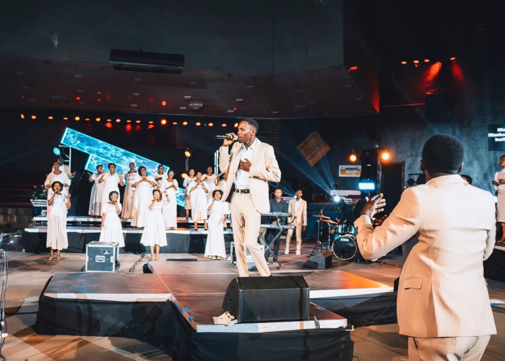 Choir Amahoro yibukije abakristo ko ibitangaza by’Imana bitararangira, ibinyujije mu ndirimbo “Ntiyarekeye Gukora”