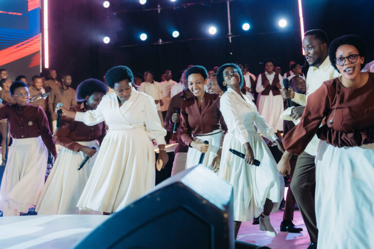 Chorale Ukuboko kw’Iburyo yitegura igitaramo cy’amateka yasohoye indirimbo nshya bise ‘Kora Ikintu Gishya’