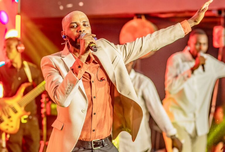 James Muhima yahumurije abari mu bihe bikomeye, abinyujije mu ndirimbo ‘Walio Ishinda Dunia’.
