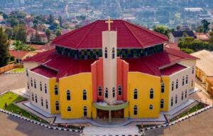 Amabwiriza agenga insengero mu Rwanda akomeje guhindura imikorere y’amatorero